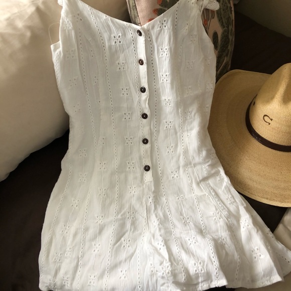 White eyelet romper - Picture 2 of 3